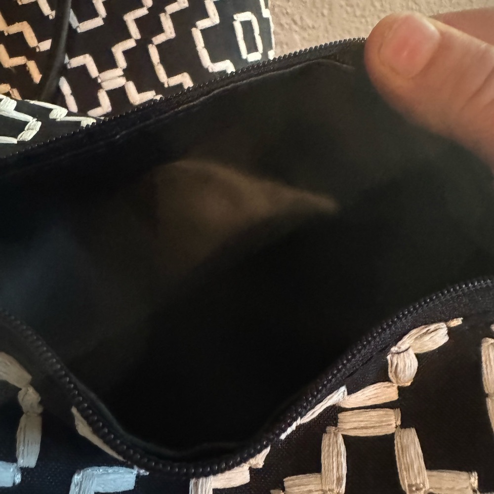 NWT Makeup Junkie Black and White Geometric Daykeeper Tote Bag - Picture 4 of 6